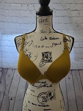 Victoria's Secret Tshirt Lightly Lined Demi 38DD